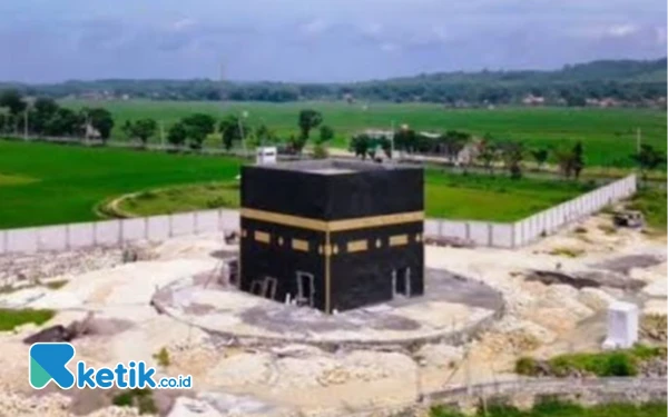 Thumbnail Viral Bangunan Replika Ka'bah di Sampang, Ternyata Sebuah Musala