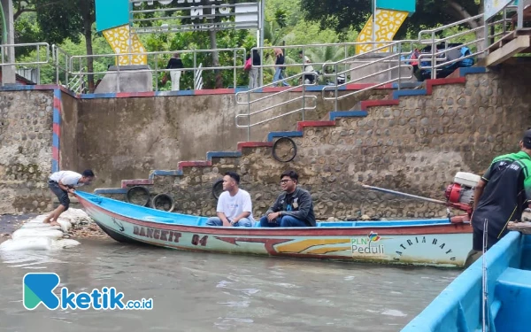 Thumbnail Berita - Liburan: Pengusaha Jasa Perahu Sungai Maron Pacitan Untung Besar