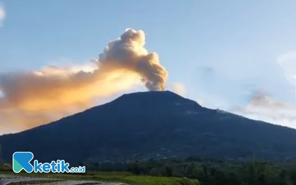 Thumbnail Berita - Status Waspada Gunung Marapi Sumatera Barat, Radius 3 Km Dilarang Beraktivitas