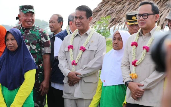 Thumbnail Berita - Panen Padi Meningkat di Bangkalan, Mentan Optimis Swasembada Pangan Cepat Tercapai