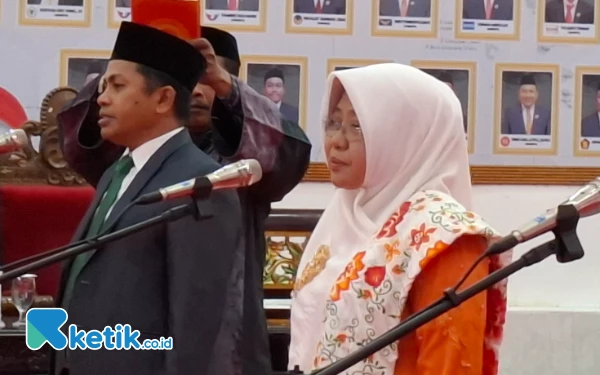 Thumbnail Berita - Dilantik, Ketua DPRD Halsel Baru Salma Samad Bacakan Ayat Alqur'an, Pengingat Jabatan Tidak Selamanya