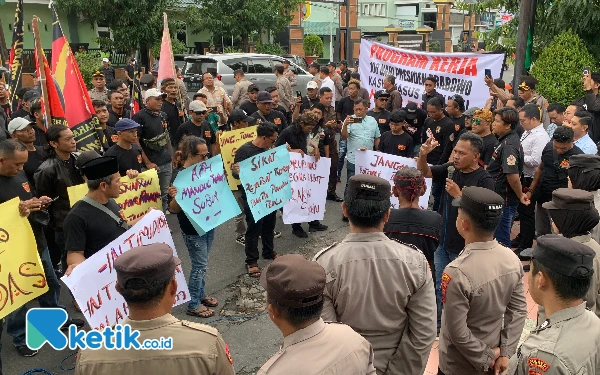 Thumbnail Berita - GPI Gelar Aksi di Blitar, Tuntut Kejaksaan Lebih Tegas Berantas Korupsi