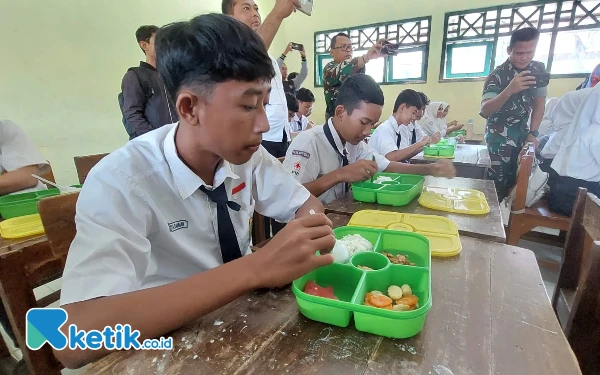 Thumbnail 3.101 Pelajar di Kabupaten Kediri Mulai Nikmati Program Makan Bergizi Gratis