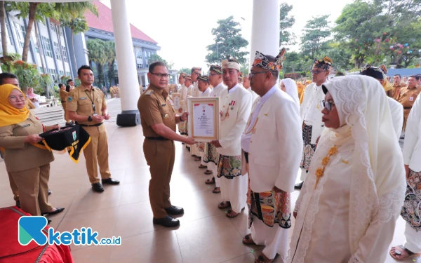 Thumbnail Berita - 32 ASN Pemkot Batu Berprestasi Dapat Lencana Hakaryo Guno Mamayu