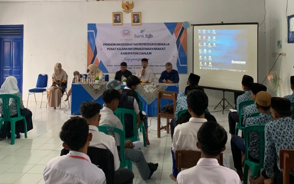 Thumbnail Kegiatan seminar kesehatan reproduksi tersebut berlangsung di Aula Yayasan Al-Azmi MA Ulul Abshar Cilaku Cianjur (Foto: Iwan for Ketik.co.id)