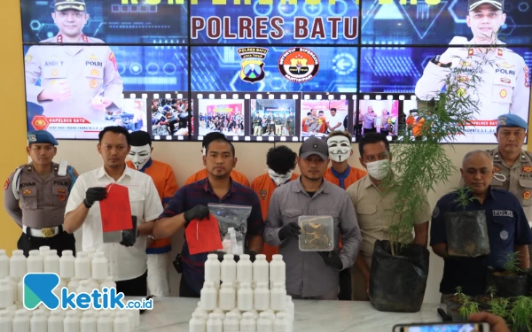 Thumbnail Berita - Polisi Bongkar Bisnis Ganja Milik Sarjana Pertanian di Kota Batu