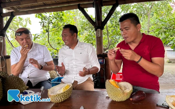 Thumbnail Berita - Nikmati Durian Premium di Desa Jambu Kediri, Ini Cara Membedakan Black Thorn dan Musang King