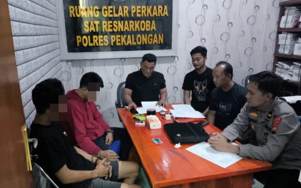 Thumbnail Berita - Polres Pekalongan Amankan 2 Pria Pembawa Sabu