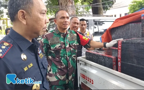 Thumbnail Berita - Lanal Batuporon Amankan 3 Mobil Bermuatan Rokok Ilegal