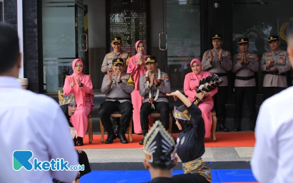 Thumbnail Berita - Kapolres Madiun Berganti, Disambut Penampilan Pencak Silat