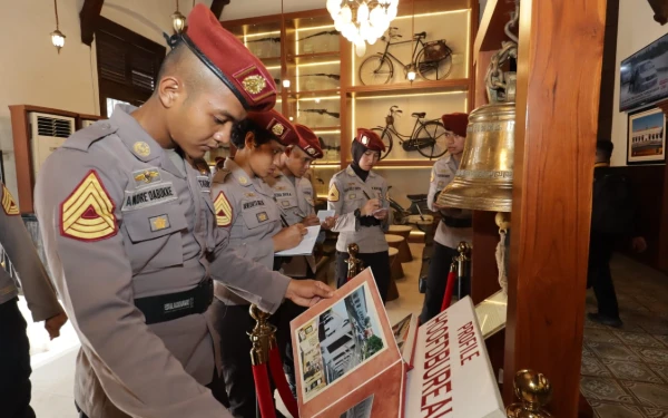 Thumbnail Berita - Jejak Heroik Polri: Taruna Akpol Tingkat 4 Napak Tilas di Surabaya