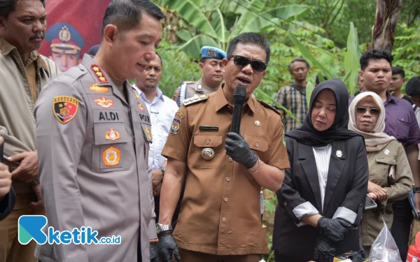 Thumbnail Berita - Penambangan Emas Ilegal di Kutawaringin, Bupati Bandung: Negara Dirugikan Rp 1 Triliun