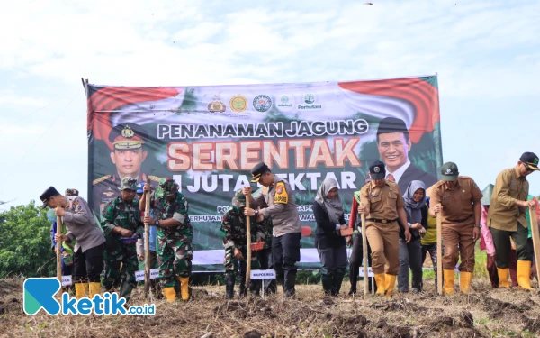 Thumbnail Berita - Swasembada Pangan 2025: Polres Madiun Dukung Penanaman Jagung Serentak 1 Juta Hektare