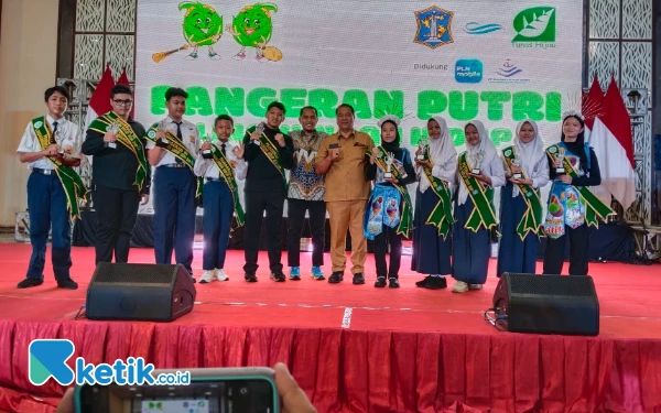 Thumbnail Berita - Siswa SMPN 1 Surabaya Dinobatkan sebagai Pangeran dan Putri Lingkungan Hidup