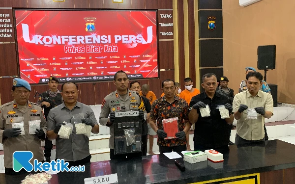 Thumbnail Berita - Polres Blitar Kota Ungkap Peredaran Narkoba, Amankan 13.571 Pil Dobel L dan Sabu