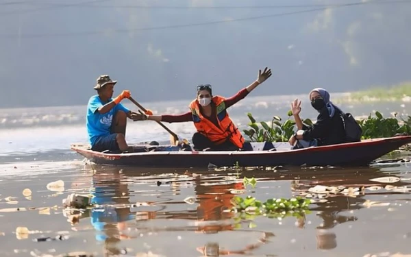 Thumbnail Kegiatan yang dilakukan Miss Eco International Indonesia 2025 tersebut dinamakan dengan Mega Clean Up for our Beautiful Citarum River (Instagram @yulinarftr_)