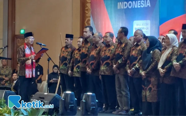 Thumbnail Berita - Bambang DH Resmi Nahkodai IKA Unesa 2025-2030, Fokus Perkuat Kolaborasi Alumni dan Kampus