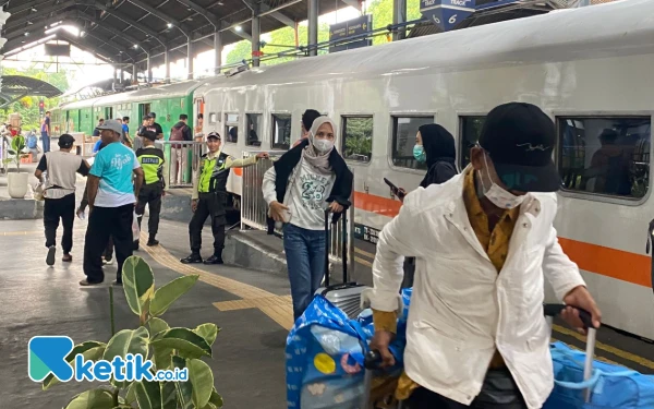 Thumbnail Berita - Lonjakan Penumpang pada Libur Panjang Isra Mikraj dan Imlek Capai 205 Ribu Pelanggan KA