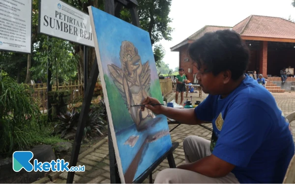 Thumbnail Berita - Puluhan Senimam Promosikan Petirtaan Sumberbeji Jombang dengan Kaya Lukis