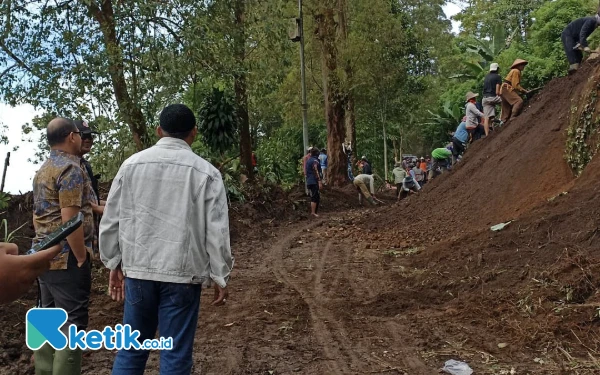 Thumbnail Hujan Deras di Kota Batu Sebabkan Longsor di 4 Titik