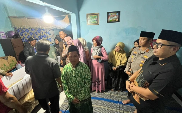 Thumbnail Berita - Mojokerto Berduka, Jenazah Tiga Siswa Korban Pantai Drini Disemayamkan