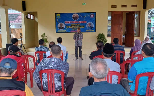 Thumbnail Sertijab RW 07 sukses dilaksanakan di Bale Warga, Pepabri, Desa Bojong, Kecamatan Karangtengah, Kabupaten Cianjur. (Foto: Moh. Rusdi for Ketik.co.id)