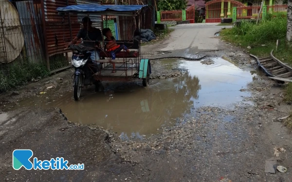 Thumbnail Berita - Hampir 6 Tahun Jalan Rusak di Singkil Tak Kunjung Diperbaiki