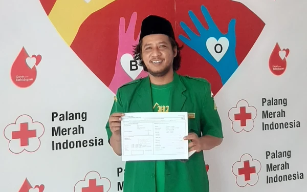 Thumbnail Ketua GP Ansor Cianjur, Ariful Holiq Zaelani, mengatakan bahwa kegiatan donor darah ini bertujuan untuk membantu memenuhi kebutuhan darah yang terus meningkat di rumah sakit, khususnya di wilayah Cianjur. (Foto: Oki for Ketik.co.id)