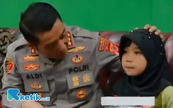 Thumbnail Berita - Tak Ingin Bebani Neneknya dengan Sekolah, Sandra Jadi Anak Angkat Polresta Bandung