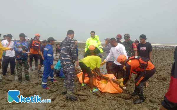 Thumbnail Berita - Prajurit Lanal Batuporon Temukan Jasad Nelayan Bangkalan, Korban Perahu Terbalik di Laut Arosbaya