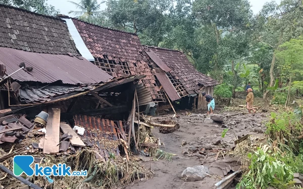 Thumbnail Berita - Banjir Bandang di Wonoboyo Bondowoso, Puluhan Rumah Rusak