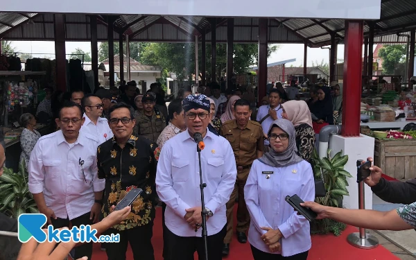 Thumbnail Berita - Menteri Perdagangan Resmikan Pasar Nglegok, Jadi Harapan Baru Ekonomi Blitar