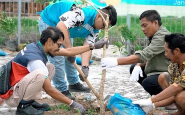 Thumbnail Berita - Bulan K3 Nasional, PLN Gelar Aksi Tanam Pohon di Berbagai Wilayah Jatim