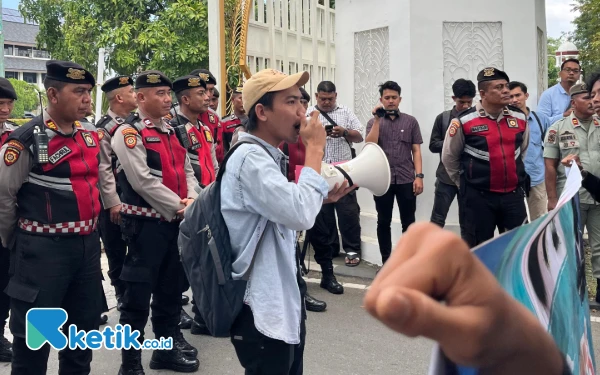 Thumbnail Berita - Mahasiswa Hadiahkan Rapor Merah di Akhir Masa Jabatan Pj Gubernur Aceh