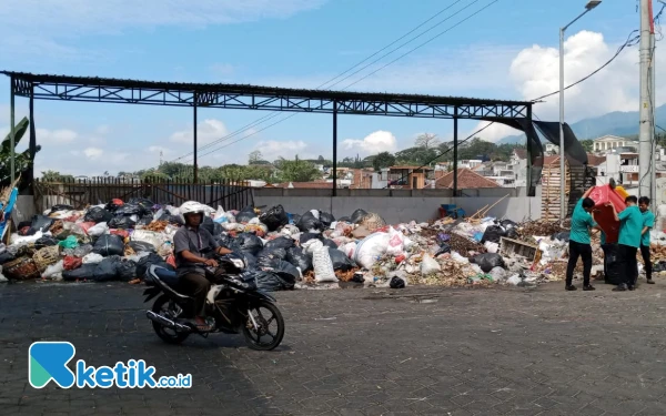 Thumbnail Berita - Jadi Jujugan Wisata, Kebersihan Pasar Among Tani Menjadi Prioritas