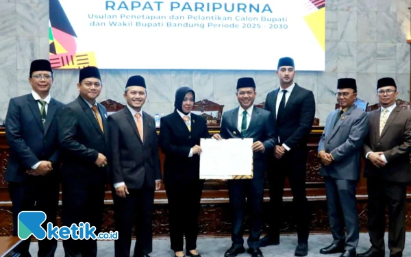 Thumbnail Berita - Bupati/Wabup Bandung Terpilih Dadang Supriatna - Ali Syakieb Bersiap Ikuti Retreat Bersama Presiden