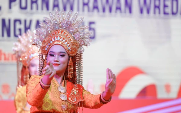 Thumbnail Berita - [Berita Foto] Mengenalkan Tarian Tradisional ala Winner Putri Tari Indonesia 2024, Miftahul Jannah