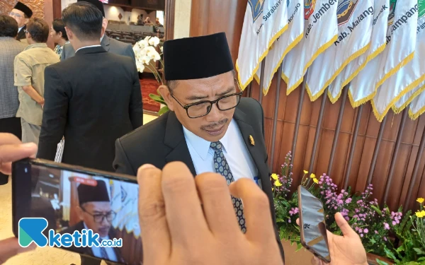 Thumbnail Berita - DPRD Jatim Langsung Kirimkan Surat Putusan Gubernur dan Wagub Terpilih ke Presiden