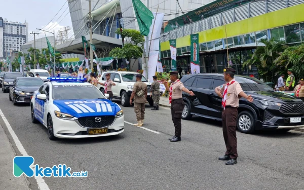 Thumbnail Berita - Tak Seperti Biasa, Kongres Muslimat NU Diwarnai Kader Pramuka Bantu Lalu Lintas Lancar