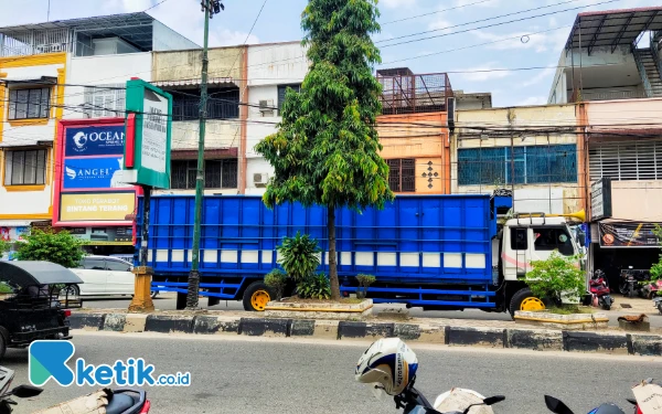 Thumbnail Berita - Melanggar Perda! Truk Lagi-lagi Masih Ngeyel Masuk Kota Rantauprapat