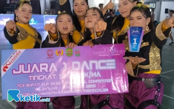 Thumbnail Berita - Keren! SMKN 2 Trenggalek Juara DancerTGX Bupati Cup Basketball Competition 2025