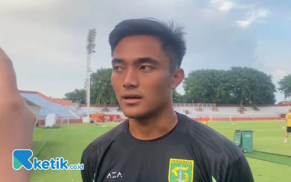 Thumbnail Berita - Hadapi PSBS Biak, Kiper Persebaya Yakin Bajol Ijo Keluar dari Situasi Sulit