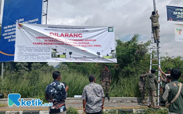 Thumbnail Berita - Banyak Bangunan Liar di Exit Tol Soreang, Dinas PUTR Kabupaten Bandung Larang Pembangunan Tanpa Izin