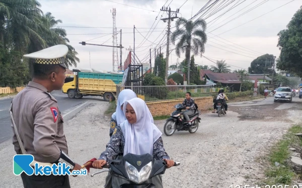 Thumbnail Berita - Operasi Keselamatan Toba 2025, Satlantas Labuhanbatu Fokuskan Edukasi dan Tegur Pelanggar