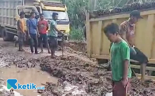 Thumbnail Berita - Ongkos Angkut Gabah di Pesisir Labuhanbatu Naik 200 Persen Akibat Jalan Bonyok, Warga: Tolong Kami Pak Prabowo