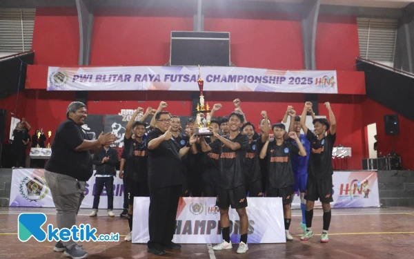 Thumbnail Berita - PWI Blitar Raya Sukses Gelar Futsal Championship 2025, SMA N 1 Srengat Pemenangnya