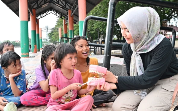 Thumbnail Berita - Sosok Dokter Gigi Muda Talitha Fatimah, Pahlawan Kesehatan di Komunitas Anak Pinggiran