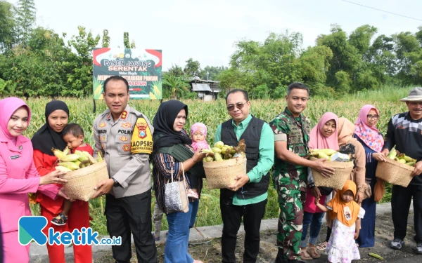 Thumbnail Berita - Polres Madiun Kota Bersama Forkopimda Sukses Gelar Panen Raya Jagung