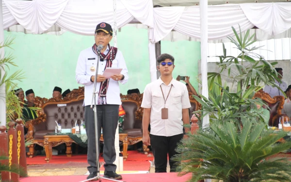 Foto Pj Bupati Jepara H. Edy Supriyanta saat menyampaikan sambutan dalam pembukaan TMMD Sengkuyung 2025 di Desa Kendengsidialit, Kecamatan Welahan, Kabupaten Jepara, Rabu (19/02/2025). (Foto: Diskominfo Jepara/AR for ketik.co.id)