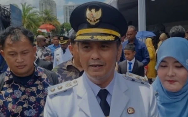 Thumbnail Berita - Kembali ke Panggung Politik, Dicky Chandra Gemetar saat Disalami Presiden Prabowo